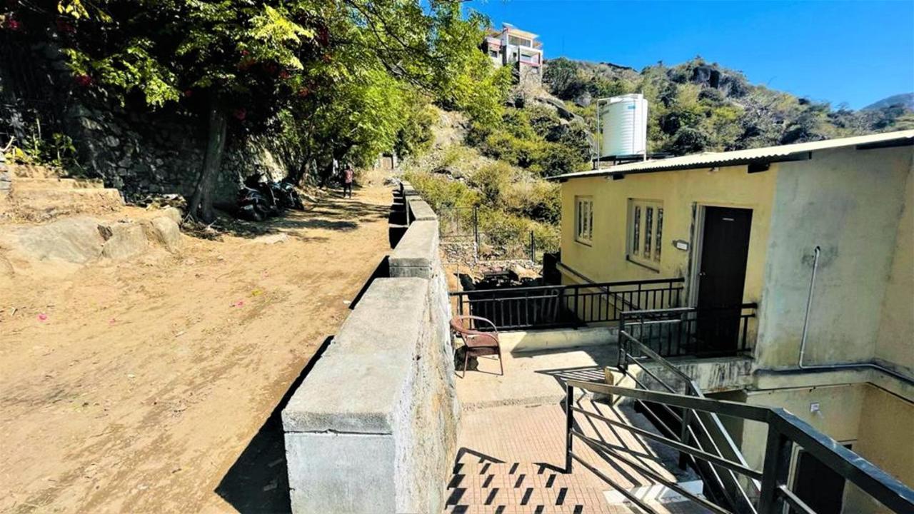 Shikhar Bunglow - A Stunning Valley View Bungalow In Mount Abu Bed & Breakfast Exterior photo